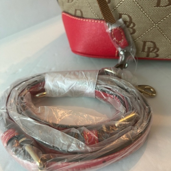 Dooney & Bourke NWOT Large Gabrielle Signature Print With Red Leather Trim - Picture 3 of 8